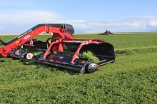 KUHN Merge Maxx 950 bugseret pickup rive