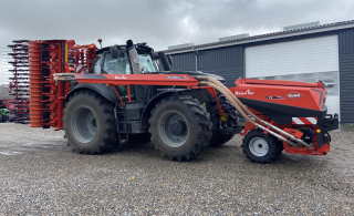 KUHN TF 2300 C dobbelt fronttank giver god balance ved vejtransport