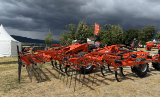 KUHN Highlander - med 3-rækket efterharve