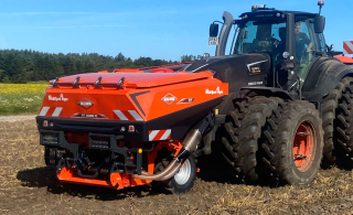 KUHN TF 2300 C dobbelt fronttank og tvillinghjul pakker godt